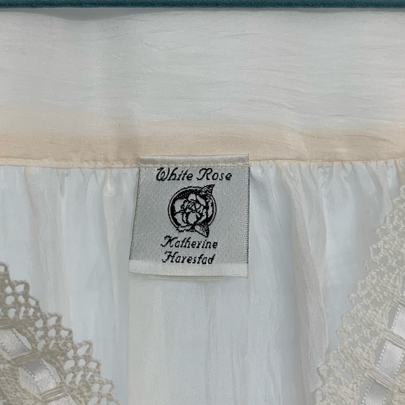 White Rose Katherine Harestad Dressing Robe Size Small - Picture 9 of 12